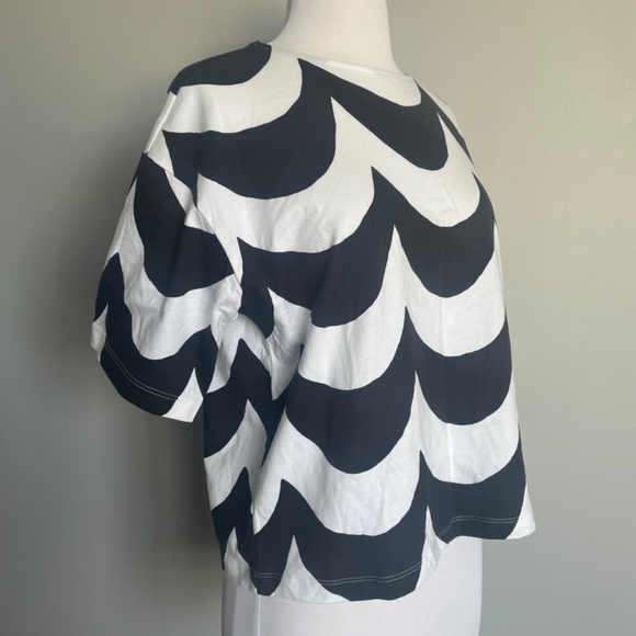 Uniqlo x Marimekko Short-Sleeve Boxy Crop Top Relaxed T-Shirt Black White Waves - Picture 3 of 8